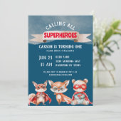 Niedlicher Cartoon Superhero Erster Geburtstag Einladung (Stehend Vorderseite)