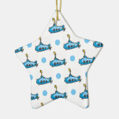 Niedlicher Cartoon U-Boot, Baby Blue Polka Dots Keramikornament (Links)