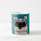 Niedlicher Cartoon Umarmen eines Mops Kaffeetasse (Mittel)