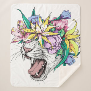 Niedlicher Cartoon Wildkatze Kopf in einem Blumenk Sherpadecke
