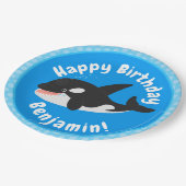 Niedlicher Cartoon zur Illustration von Wal Pappteller (Schrägansicht)