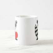 Niedlicher CartoonRaccoon, der Herz hält Kaffeetasse (Mittel)