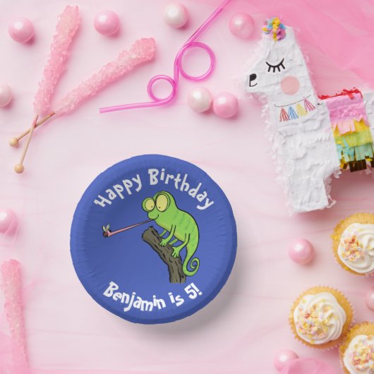 Niedlicher Chamäleon, der einen Bug-Cartoon fängt Pappteller (Party)