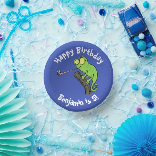 Niedlicher Chamäleon, der einen Bug-Cartoon fängt Pappteller (Party)