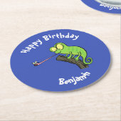 Niedlicher Chamäleon, der einen Bug-Cartoon fängt Runder Pappuntersetzer (Angewinkelt)