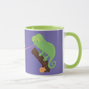 Niedlicher Chamäleon, der einen Bug-Cartoon fängt Tasse