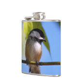Niedlicher Chickadee auf einer Flachmann (Links)