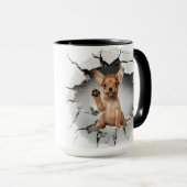 Niedlicher Chihuahua in einer knackigen Mauer Tasse (VorderseiteRechts)