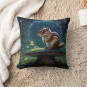Niedlicher Chipmunk im Mushroom bei Mondlicht Kissen (Decke)