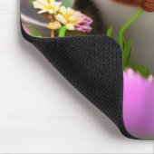 Niedlicher Chipmunk mit Blume Mousepad (Ecke)