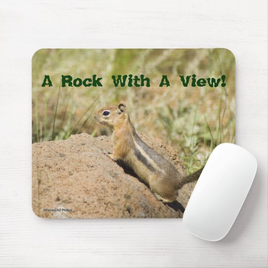 Niedlicher Chipmunk-Peering auf einer Rock-Fotomod Mousepad (Mit Mouse)