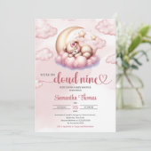 Niedlicher Cloud Nine Teddy Bär, der über dem Mond Einladung (Stehend Vorderseite)