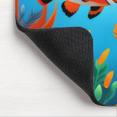 Niedlicher Clownfisch in Algen Mousepad (Ecke)