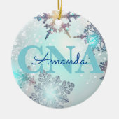 Niedlicher CNA Ice Blue Snowflake Personalisierter Keramik Ornament (Vorne)