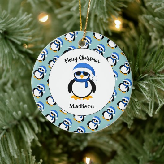Niedlicher cooler Pinguin Weihnachten Keramik Ornament (Baum)