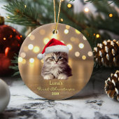 Niedlicher Coon Cat Weihnachtsmannmütze Gold Perso Keramik Ornament