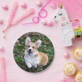 Niedlicher Corgi-Hund springend Pappteller (Party)