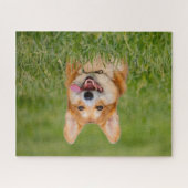 Niedlicher Corgi im Gras Puzzle (Horizontal)