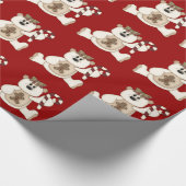 Niedlicher Cremebär mit Candy Cane Geschenkpapier (Ecke)