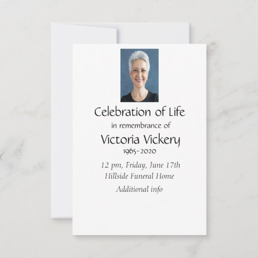 Niedlicher Cuddling-Raccoon für den benutzerdefini Einladung (Rückseite)