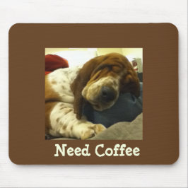Niedlicher Dachshund auf lustigem "Bedarfs-Kaffee" Mousepad