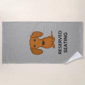 Niedlicher Dackel-Cartoon-Dackel-Hund mit Strandtuch (Vorderseite)