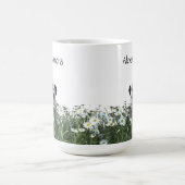 Niedlicher Dalmatiner Welpe in Daisies Kaffeetasse (Mittel)