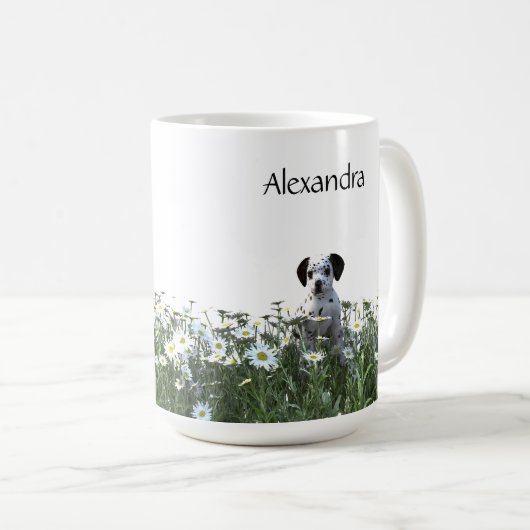 Niedlicher Dalmatiner Welpe in Daisies Kaffeetasse (VorderseiteRechts)