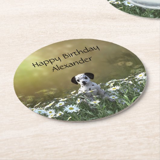 Niedlicher Dalmatiner Welpe in Daisies Runder Pappuntersetzer (Angewinkelt)