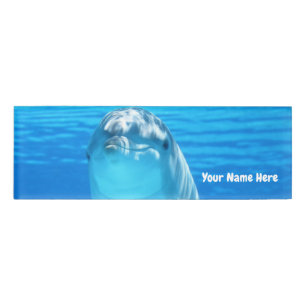 Niedlicher Delphin-Marinetier im blauen Meer Namenschild
