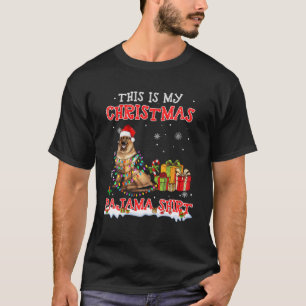 Niedlicher deutscher Schäfer auf Schnee - Weihnach T-Shirt