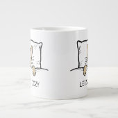 Niedlicher deutscher Schäferhund in Bett getuckt Jumbo-Tasse (Vorderseite)