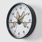 Niedlicher deutscher Schäferhund mit Nummern und M Uhr (Winkel)