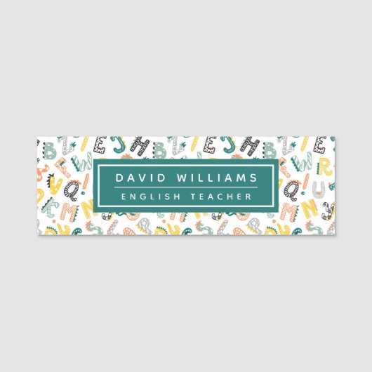 Niedlicher Dinosaur Alphabet Muster Custom Teacher Namensschild (Vorderseite)