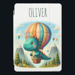 Niedlicher Dinosaurier in einem Heißluftballon iPad Pro Cover<br><div class="desc">Lass deinen kleinen Entdecker mit diesem personalisierten iPad Cover mit einem charmanten Dinosaurier auf einem magischen Bergabenteuer hoch über den Wolken! Stellen Sie sich einen dynamischen Heißluftballon vor, der über majestätische Gipfel treibt und eine skurrile Szene schafft. Es ist auch einzigartig personalisiert mit dem Namen Ihres Kindes, was es zu...</div>