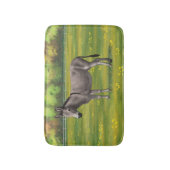 Niedlicher Donkey Gray Burro in Weide Badematte (Vorderseite Vertikal)