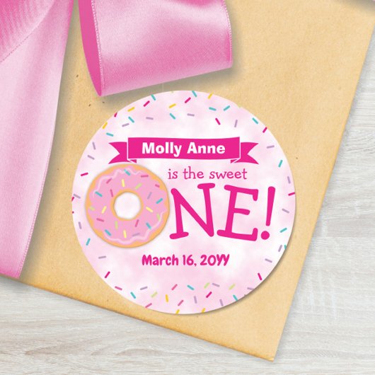 Niedlicher Donut Rainbow Sprinkles Girl Runder Aufkleber