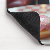 Niedlicher Donut und Kaffee in Retro Diner Mousepad (Ecke)