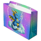 Niedlicher Drache/Whimsikum Große Geschenktüte (Rückseite Schrägansicht)