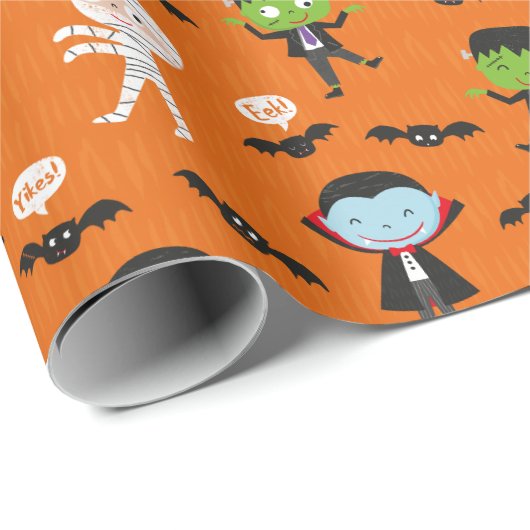 Niedlicher Dracula Halloween Vampire auf Orange Geschenkpapier (Rolleneckpunkt)