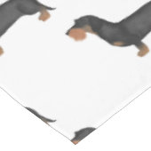 Niedlicher Drahthaarwurzel Dackel Tischdecke (Schrägansicht)
