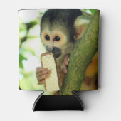 Niedlicher Eichhörnchenaffe, der einen Wafer Biscu Dosenkühler (Vorderseite)