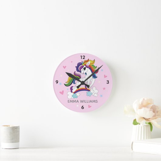 Niedlicher Einhorn-individuelle Name Rosa Mauer Runde Wanduhr (Zuhause)