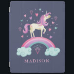 Niedlicher Einhorn-Regenbogen iPad Hülle<br><div class="desc">Ein niedliches Einhorn mit Herz und ein Regenbogen schmücken dieses iPad Cover. Personalisieren Sie es mit ihrem Namen. Ein lustiges Geschenk für ein Mädchen. Entworfen für Sie von BlackBerry Boulevard.</div>