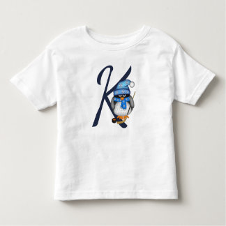 Niedlicher Eishockeypinguin und Sondertext Kleinkind T-shirt