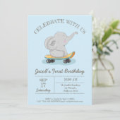 Niedlicher Elefant auf einem Skateboard. Geburtsta Einladung (Stehend Vorderseite)