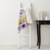 Niedlicher Elefant auf einer Banane + Violette Blu Sherpadecke (Beispiel)