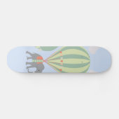 Niedlicher Elefant, der das Skateboard (Horizontal)