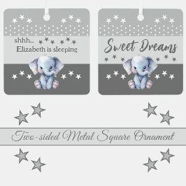 Niedlicher Elefant, der den Namen hinzufügt, schlä Ornament Aus Metall