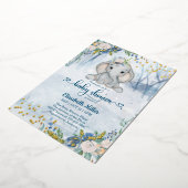 Niedlicher Elefant in der Winterwalddusche Folieneinladung (Gedreht)